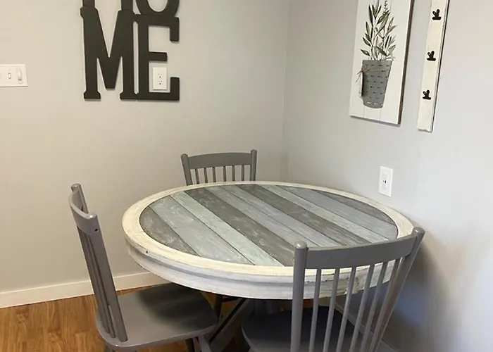 Charming 2-bedroom House For A Peaceful Getaway *