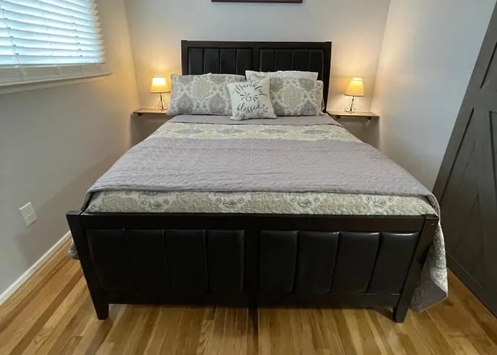 Charming 2-bedroom House For A Peaceful Getaway *